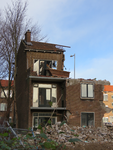 829104 Gezicht op de achtergevel van het pand David van Mollemstraat 5 te Utrecht, dat gesloopt wordt om plek te maken ...